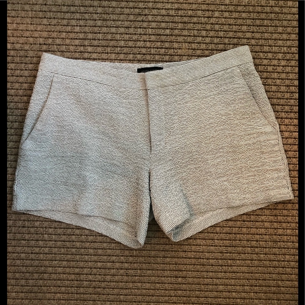 Sz 10 Banana Republic white textured shorts